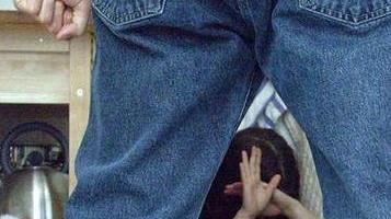 Botte, offese e tentati stupri a giudizio il compagno violento