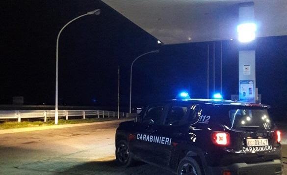 Musei, tentano una rapina al distributore di benzina e scappano