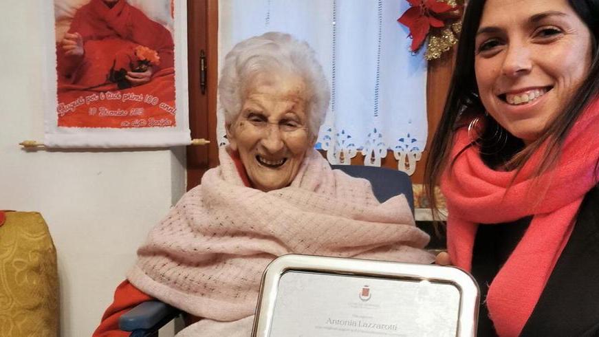 Regalo e visita alla centenaria