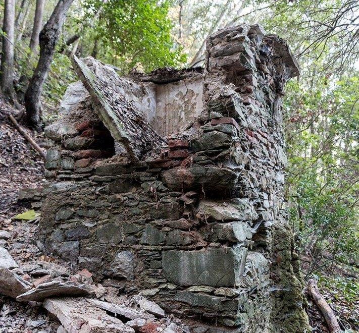 Dopo un secolo è crollata la Fonte del Soldato 