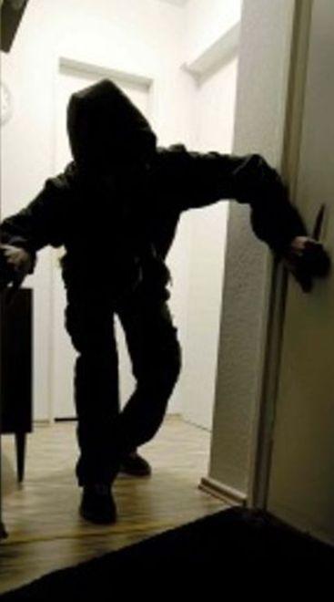 Ladri scatenati a Serravalle: due colpi nelle case 