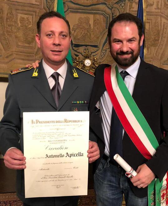 Medaglia di Cavaliere al luogotenente Apicella