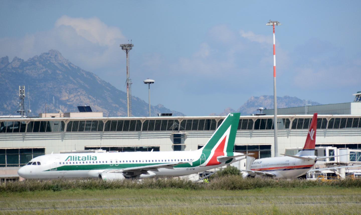 Venerdì nero sui cieli ferme Alitalia e Air Italy 
