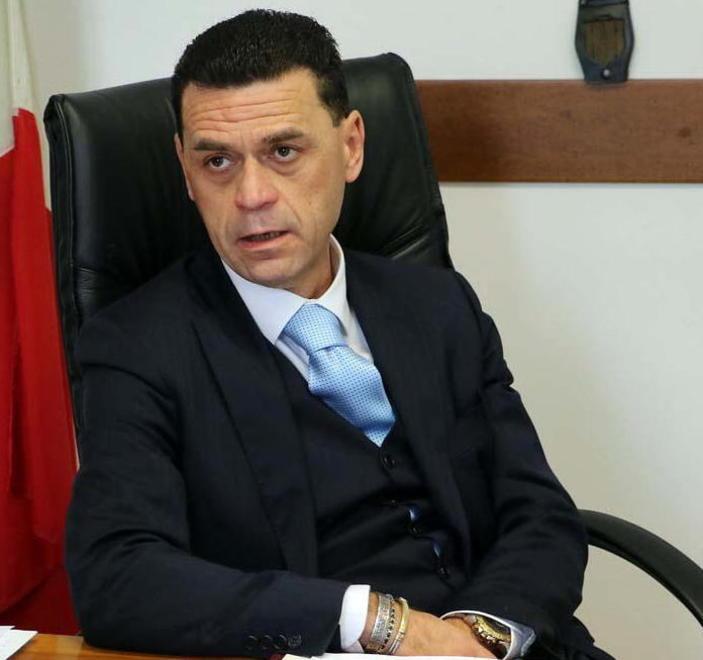 Tabaccaio rapinato, la polizia: «Un fatto di un'efferatezza tale che sconfina nel sadismo» 