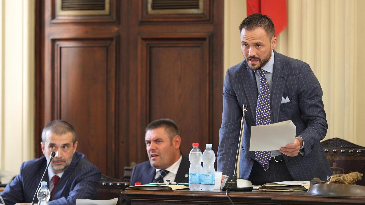 Il sindaco Luca Baroncini e accanto l'assessore Emiliano Corrieri (Foto Nucci)