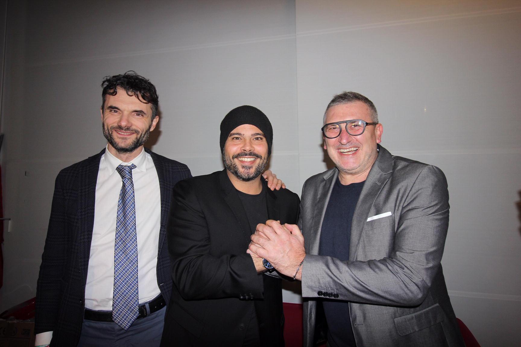 Marco D'Amore col sindaco Biffoni e il gestore della multisala (foto Batavia)