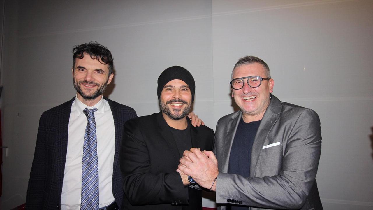 Marco D'Amore col sindaco Biffoni e il gestore della multisala (foto Batavia)