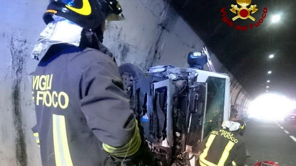 Ingegnere di Olbia muore in autostrada centrato da un tir 