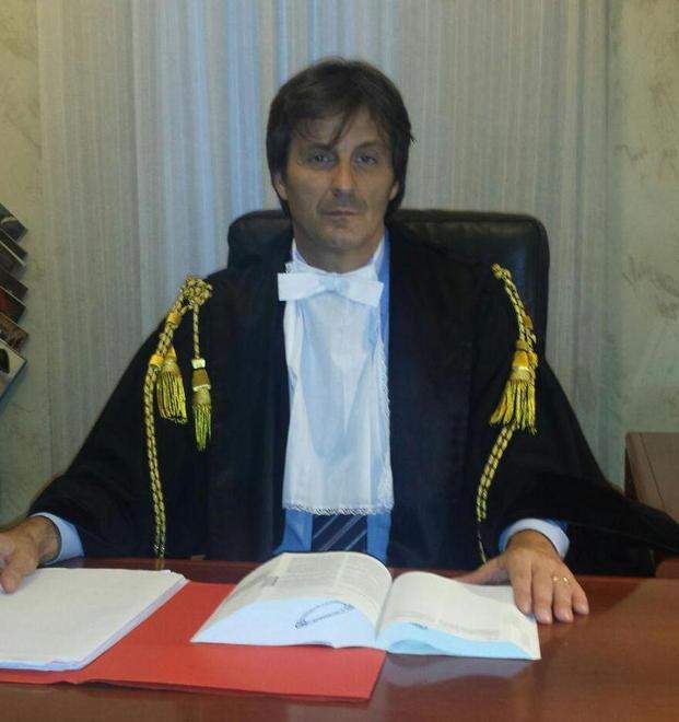 Trovato con la cocaina mentre è appartato in auto con la ragazza 
