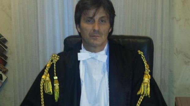 Trovato con la cocaina mentre è appartato in auto con la ragazza