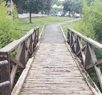 Passerelle pedonali, rimuoverle costerà 20mila euro al Comune