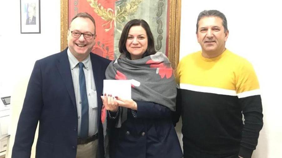 Il saluto e le speranze di una comunità per il viaggio di Eduard
