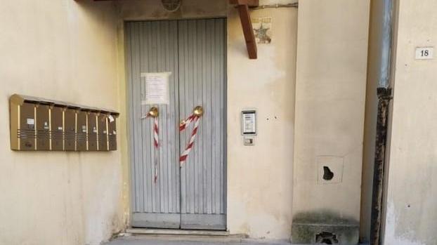 La casa è accessibile ma Longo resta in attesa di un portone a norma