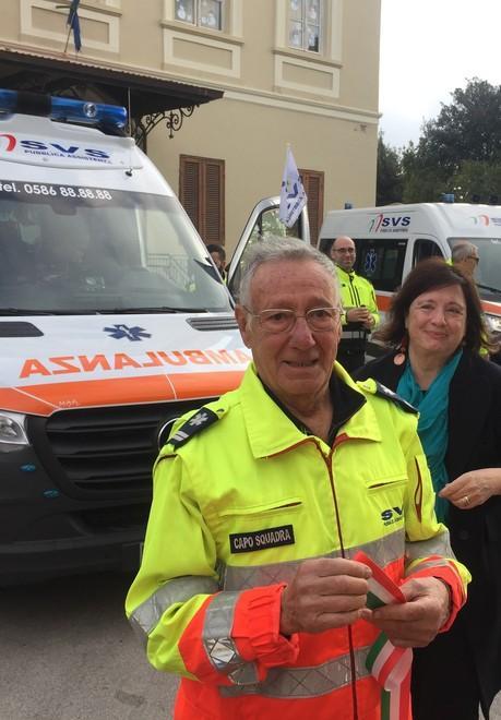 Abitante di Ardenza dona ai volontari Svs un’ambulanza in ricordo della moglie morta
