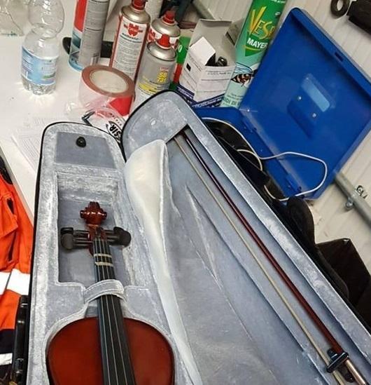 Violino ritrovato tra i rifiuti alla Revet
