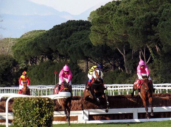 A San Rossore tornano oggi le corse a ostacoli 