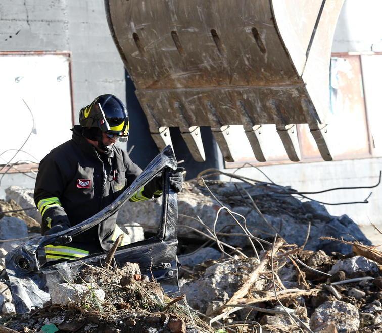 «Il murale distrutto? Non è un problema Finita l’emergenza lo dipingerò di nuovo»