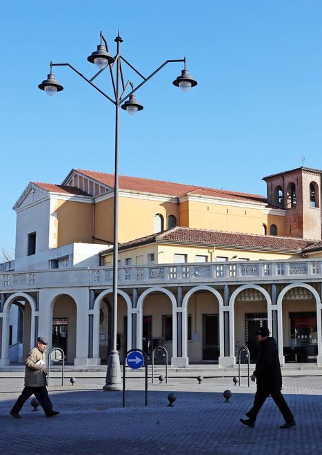 Il Natale va in vetrina Concorso all’esordio 