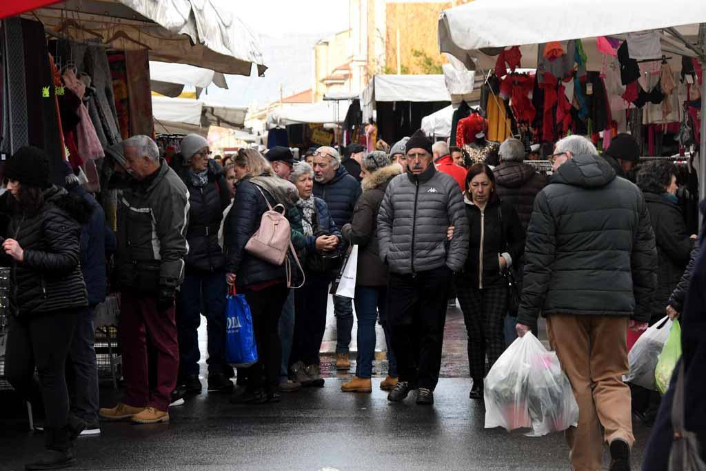 Alla fine il mercato straordinario a Marina di Carrara si farà: riveduto e corretto