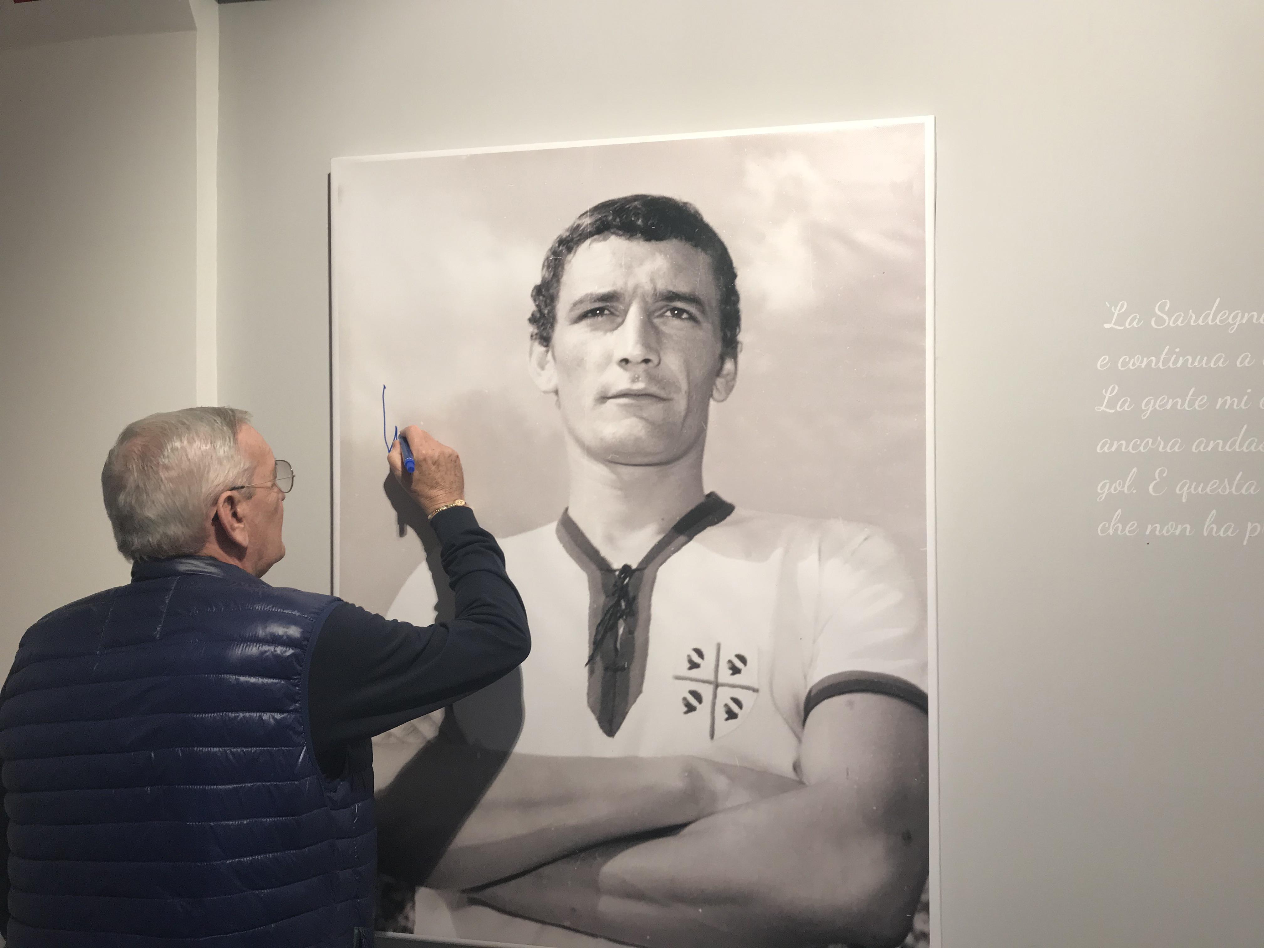 Gigi Riva al museo del Cagliari