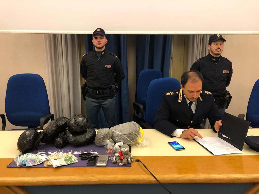 Reggio Emilia, si crede protetto dallo stregone: arrestato il "boss" nigeriano dello spaccio