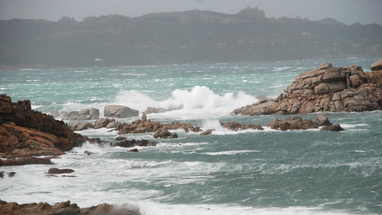 Maltempo in Sardegna: si rinforza il vento, mare in tempesta
