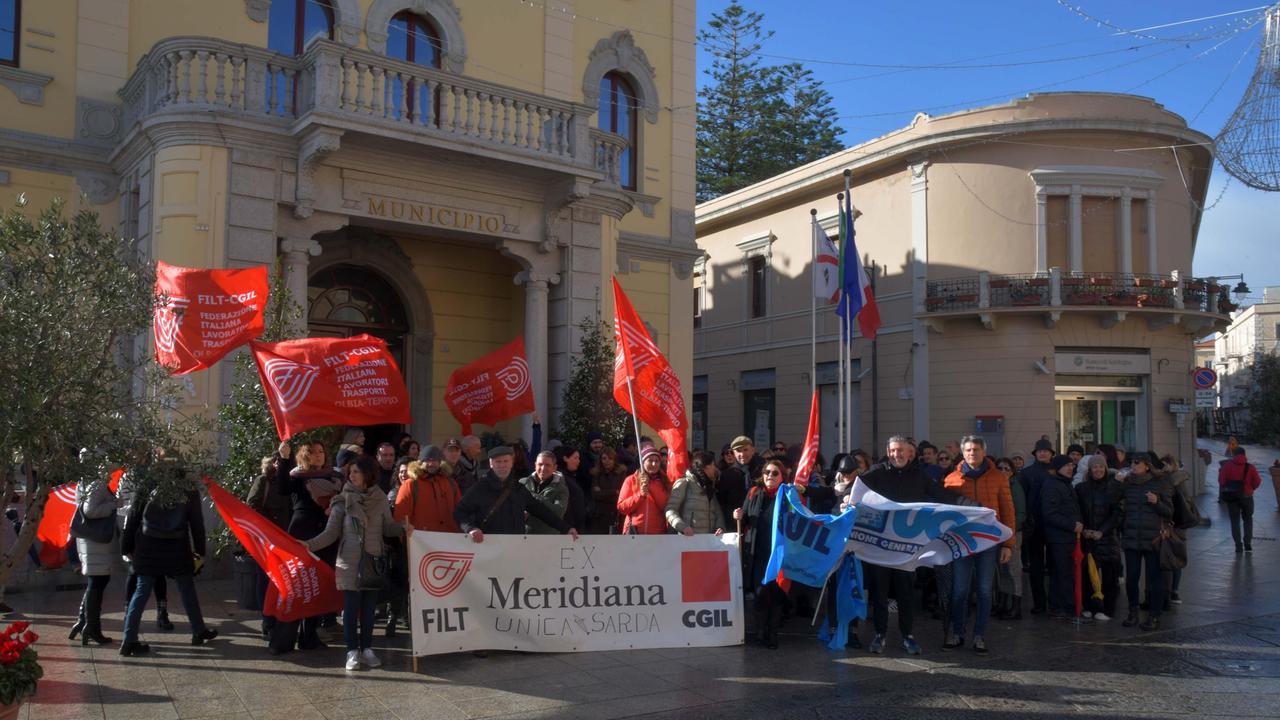 Dipendenti Air Italy in rivolta: "La compagnia sarda siamo noi" 