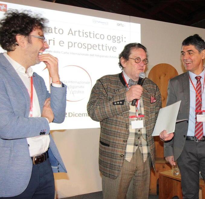 Philippe Daverio al centro con Andrea Di Benedetto (Cna) e Stefano Crestini (Confartigianato)