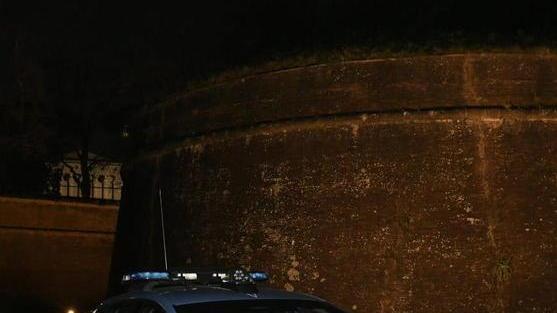 Sta meglio lo studente precipitato dalle Mura