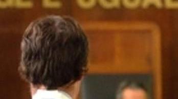 Insegnante a giudizio per le pacche sul sedere