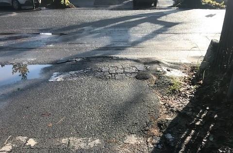 Via Sannio in condizioni dissestate: è pericolosa