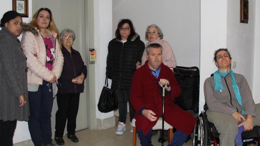 Guasto da un mese: torna l’ascensore nella casa popolare