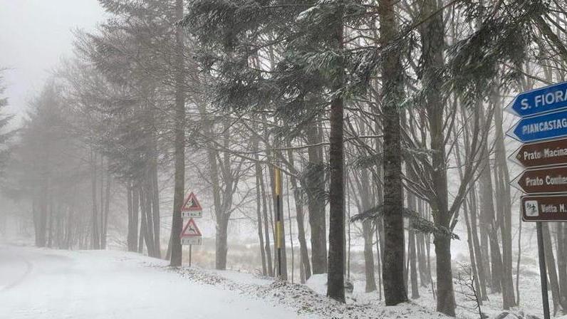 La prima nevicata battezza l’inverno sull’Amiata Si attende il grande bianco