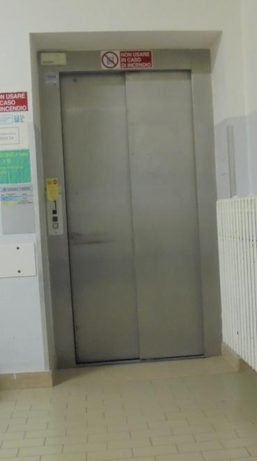 Ospedale Sant’Andrea, ascensore ko da giorni 