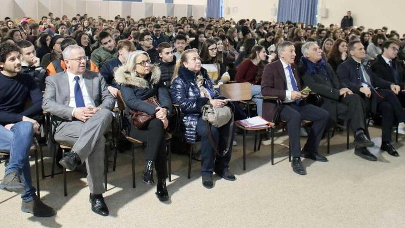 Studenti vanno a lezione di educazione stradale nel ricordo di Lorenzo