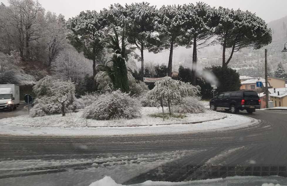 Prima neve in Valbisenzio Vernio imbiancata