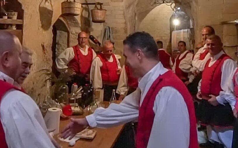 Usini apre le sue cantine per “Ajò a ippuntare” 