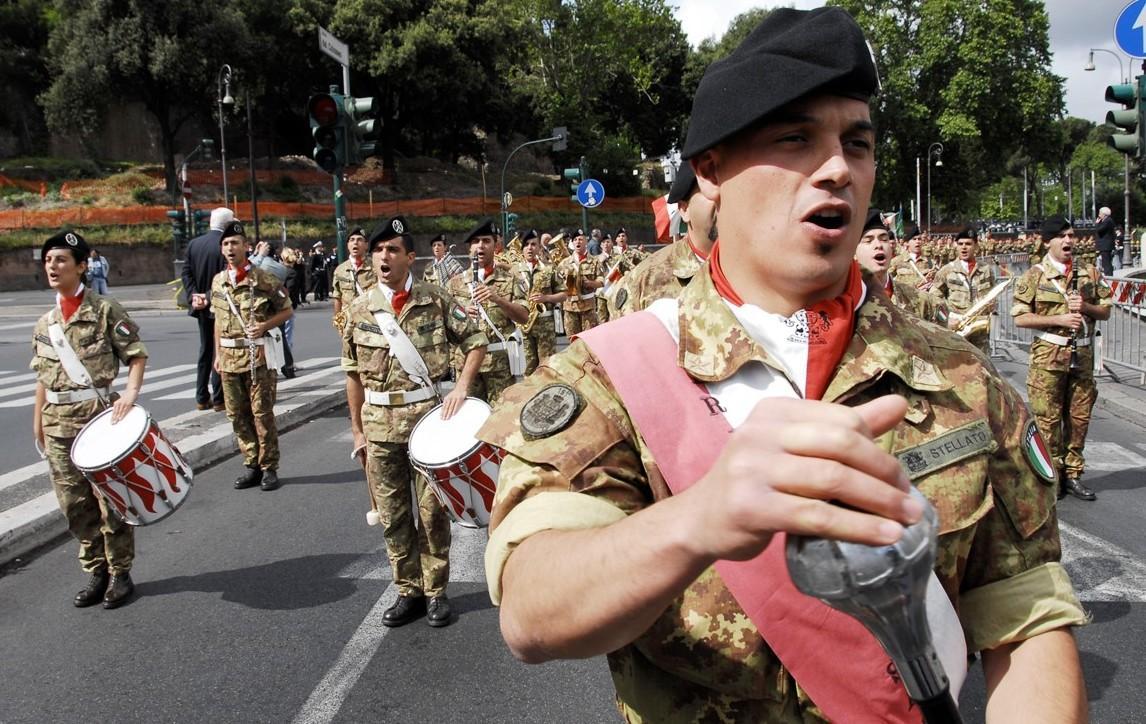 Inaugurazione di piazza Cossiga c’è la banda della Brigata Sassari