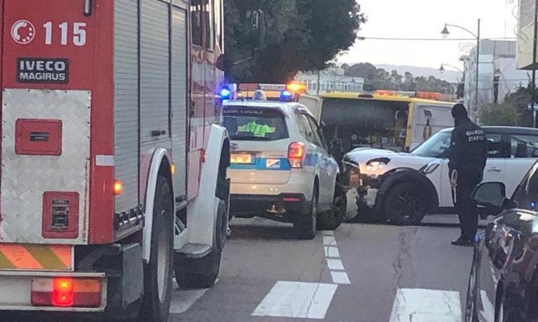 Scontro tra due auto: traffico in tilt