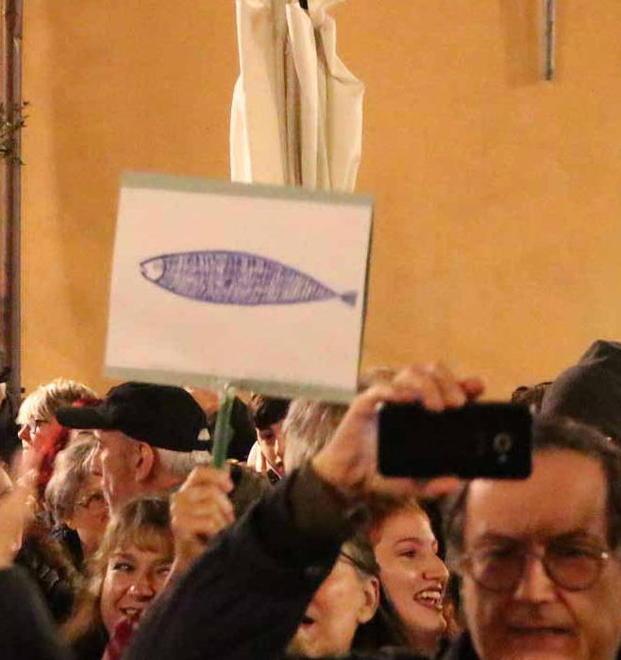 Sardine in piazza a Massa: il via alle 18,30 