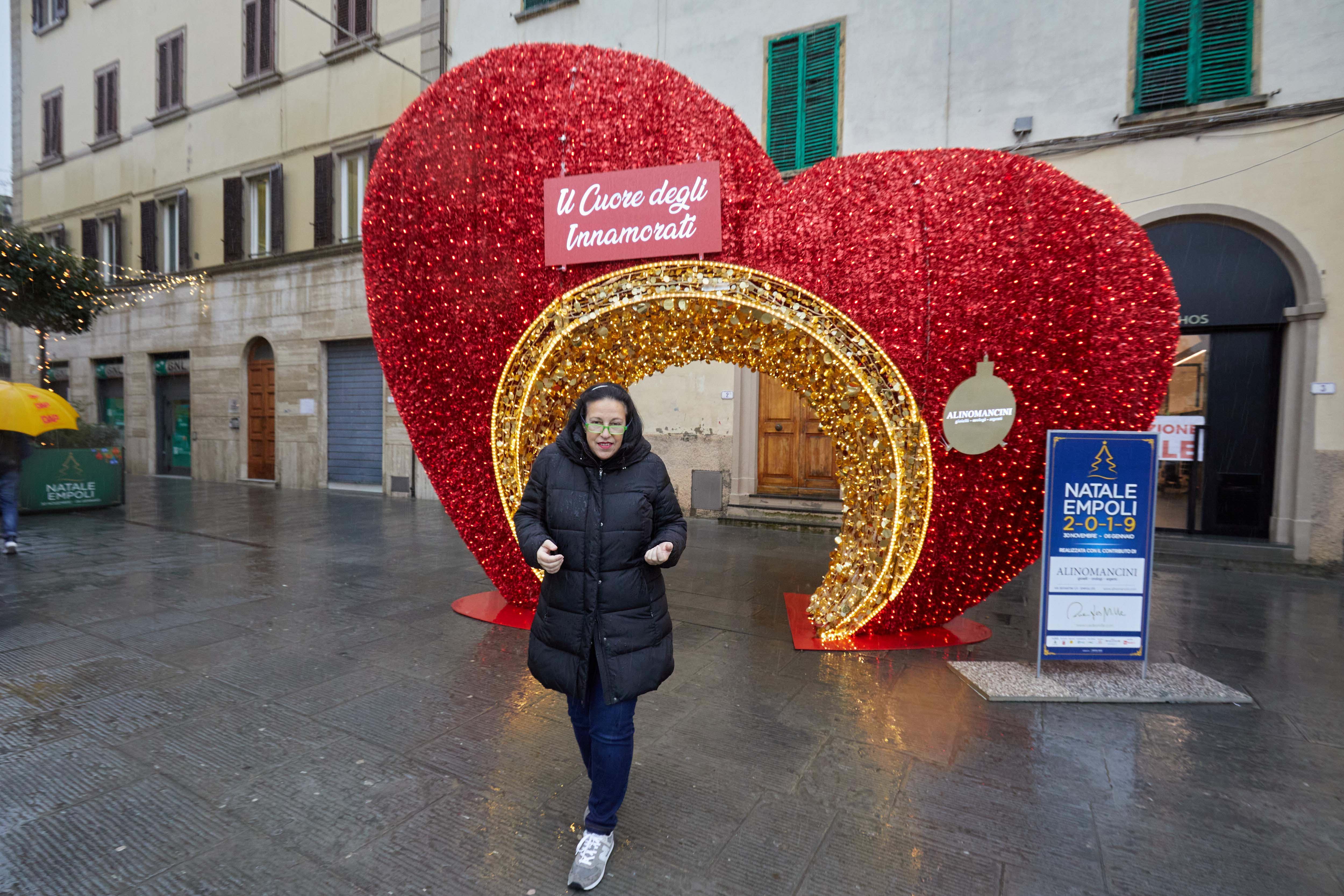 Negozio quasi centenario chiude i battenti, la titolare: "E quel cuore rosso è una beffa"