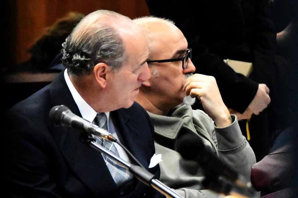 Il brigadiere Alessandro Fiorentino accanto a uno dei legali, Paolo Masseglia