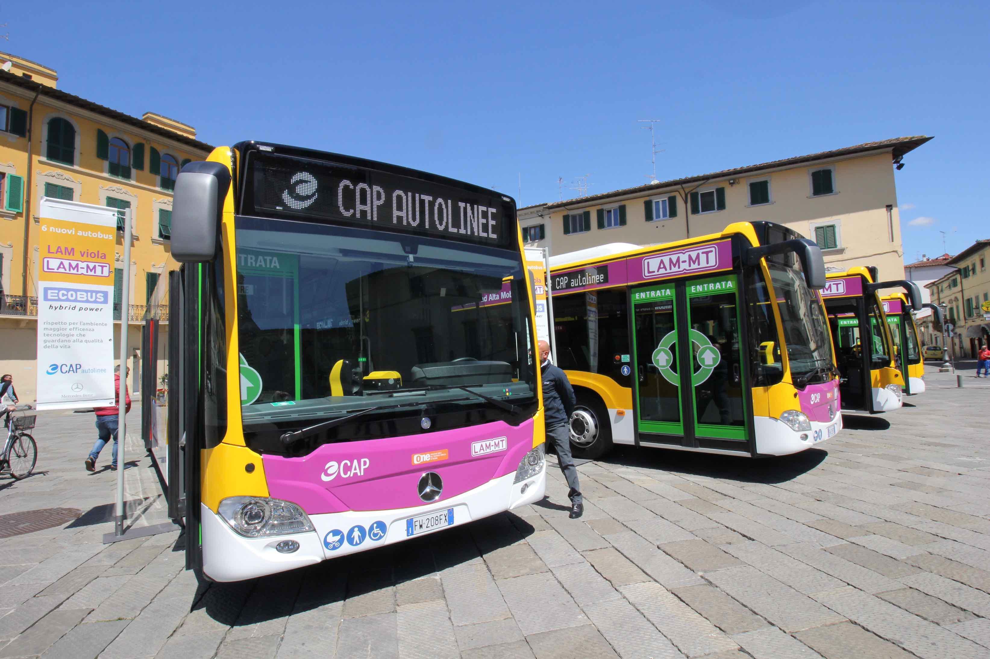 Autobus Lam della Cap in piazza del Duomo (foto d'archivio)