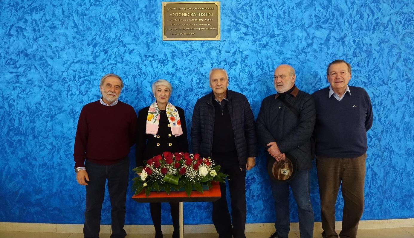 Da sinistra: Alberto Viti, Camilla Scutti, Bruno Picchi, Nereo Marcucci, Giovanni Spadoni alla commemorazione del 25° anniversario della scomparsa del leader Cgil Antonio Battistini