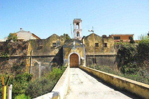 Porto Azzurro, agente ferito durante una rissa tra detenuti