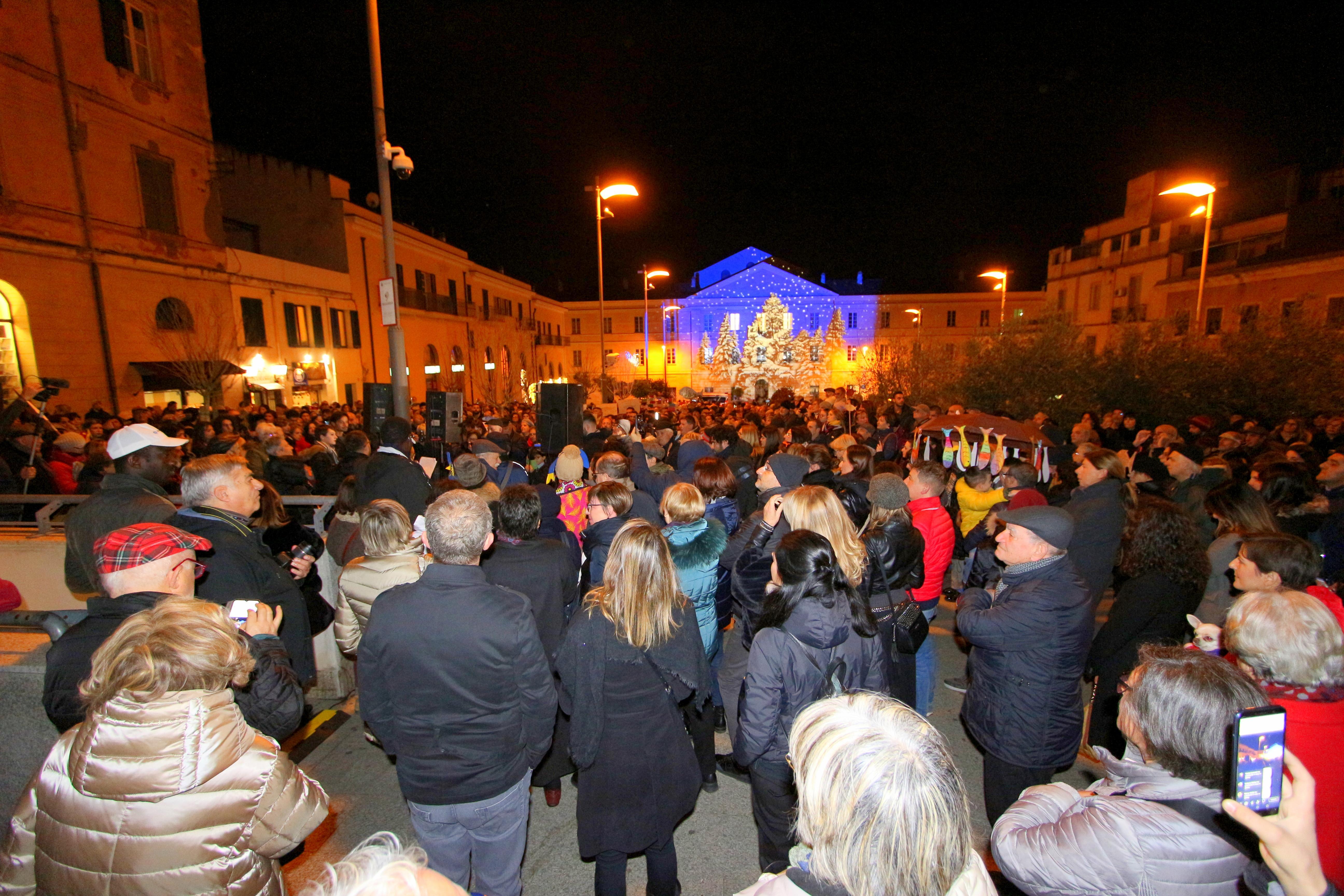 Sardine in piazza a Sassari e Olbia, cantano Bella Ciao