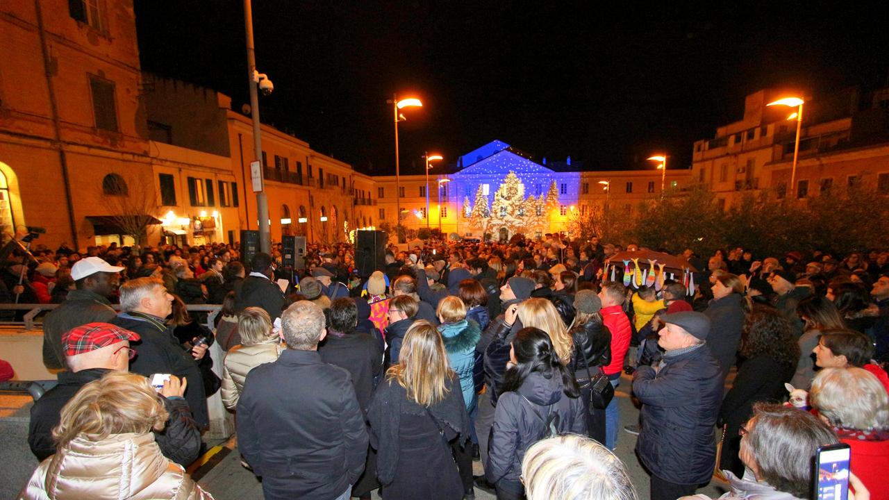 Sardine in piazza a Sassari e Olbia, cantano Bella Ciao
