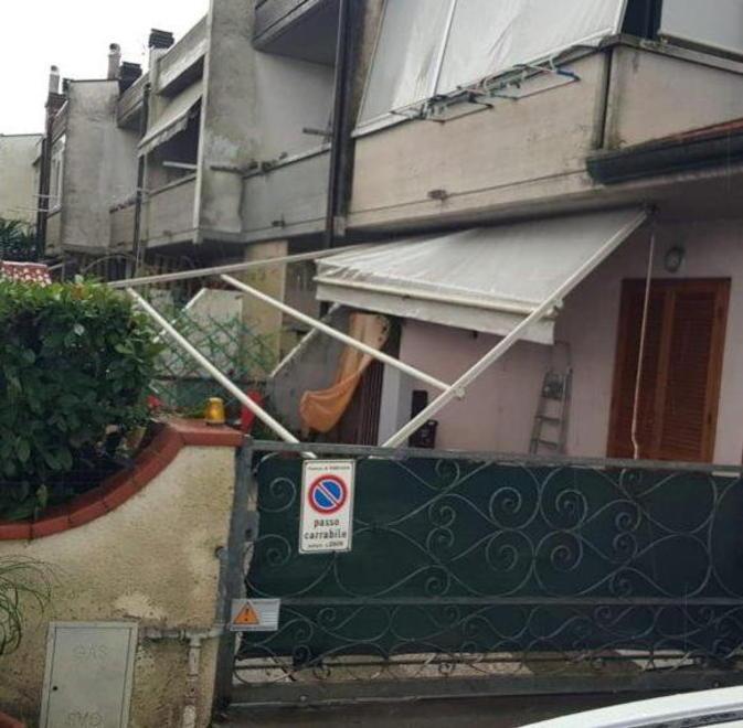 Vento forte e tromba d’aria a Torre del Lago Paura per 22 famiglie, ma nessun ferito 