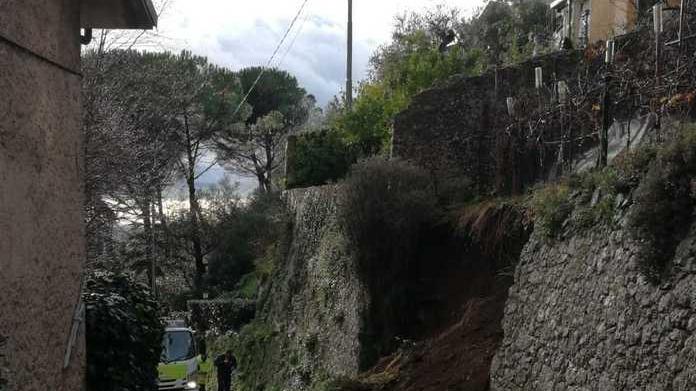 Cade un muro a Monteggiori Strade allagate a Lido e Tonfano