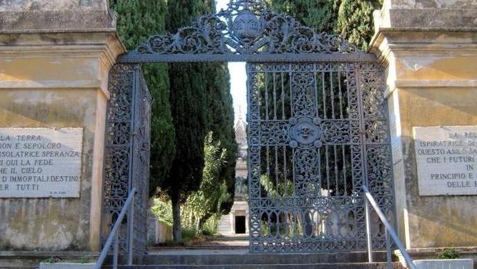 Il consiglio comunale approva l’ampliamento del cimitero monumentale